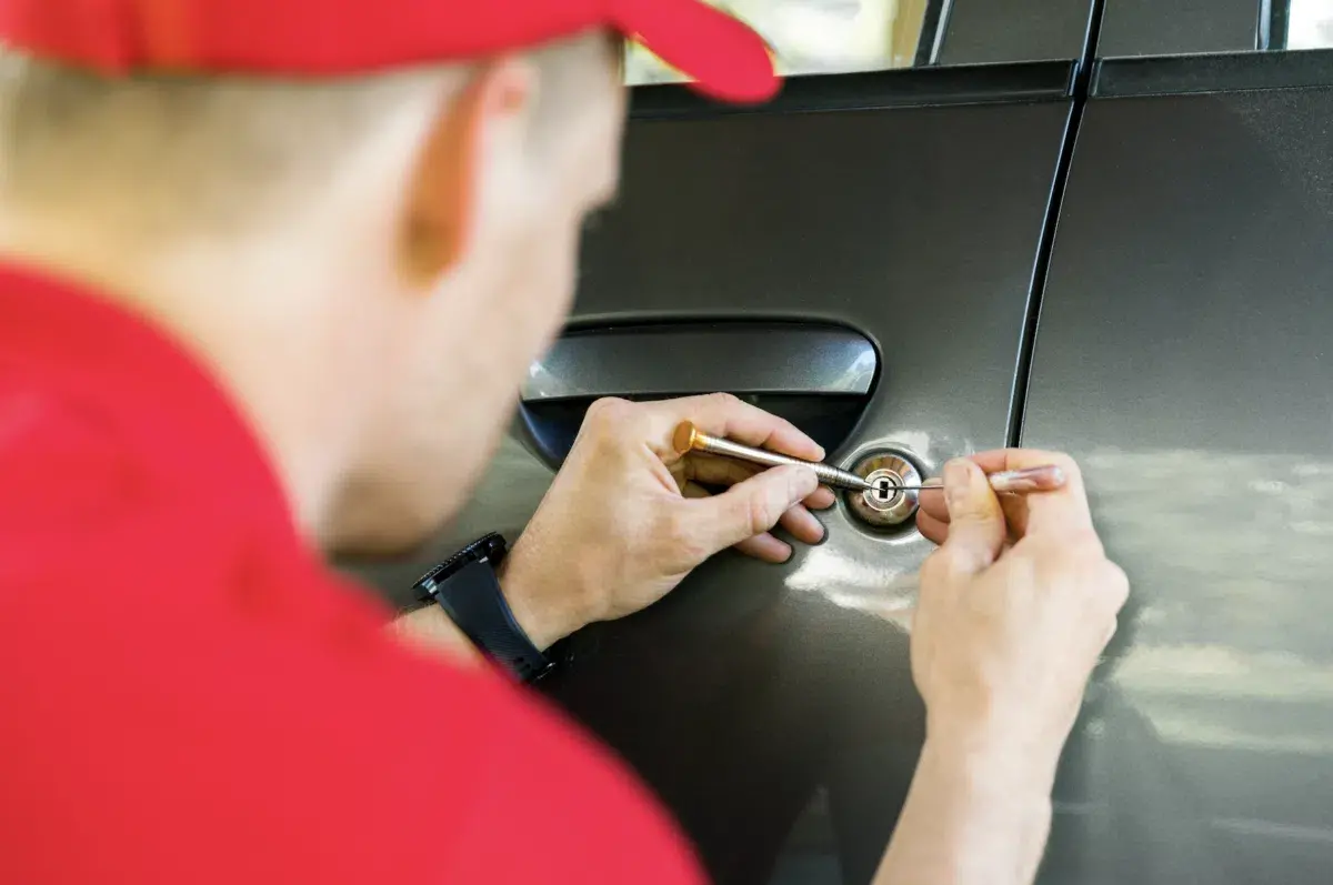 Locksmith opening car door png
